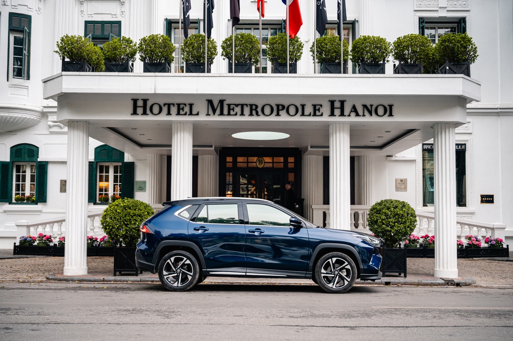 Toyota Yaris Cross 2025: SUV đô thị hàng đầu doanh số phân khúc B-SUV - 2 Toyota Yaris Cross 2025: SUV đô thị hàng đầu doanh số phân khúc B-SUV - 2