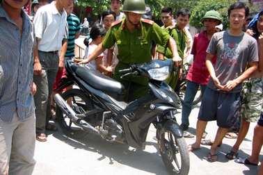 Hà Nội: Đôi vợ chồng dũng cảm đuổi theo tên cướp liều lĩnh