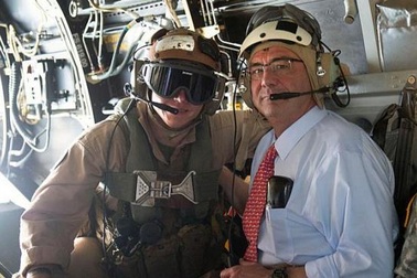 Ông chủ Lầu Năm Góc đi trực thăng thăm eo biển Malacca