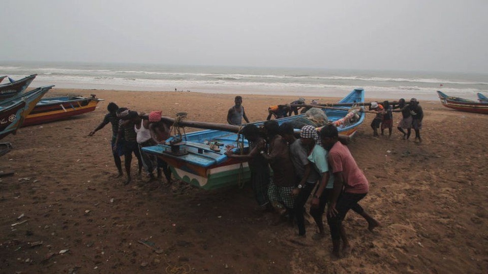 Ấn Độ khẩn cấp sơ tán gần 2 triệu dân né siêu bão - 1 Ấn Độ khẩn cấp sơ tán gần 2 triệu dân né siêu bão - 1