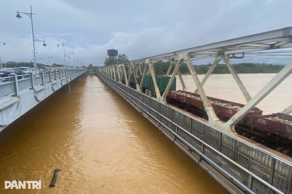 Diễn biến mưa, lụt tại các tỉnh thành miền Trung - 2 Diễn biến mưa, lụt tại các tỉnh thành miền Trung - 2