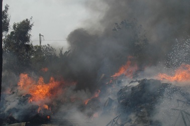 Cơ sở chăn ga gối biến thành đống tro tàn