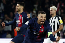Mbappe giúp PSG thoát hiểm thần kỳ nhờ tình huống tranh cãi ở phút 90+8