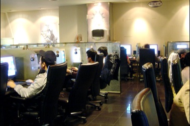 Trẻ nhỏ dễ bị nghiện Internet hơn người lớn 