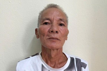 Mâu thuẫn chuyện nuôi cháu, bố cầm dao đâm con trai
