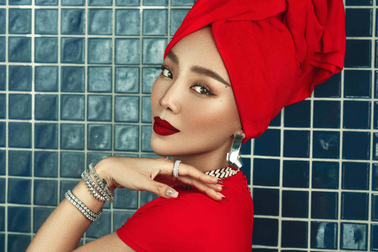 Tóc Tiên khoe thần thái lẫn vóc dáng trong MV mới