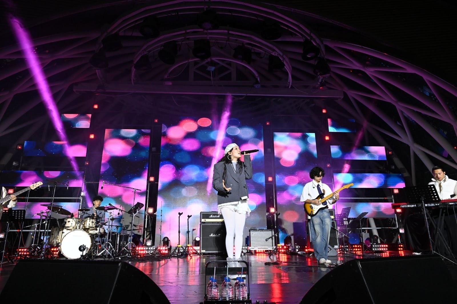 My Anh lanserar sin första internationella produkt - 2 Mỹ Anh ra mắt sản phẩm quốc tế đầu tiên - 2