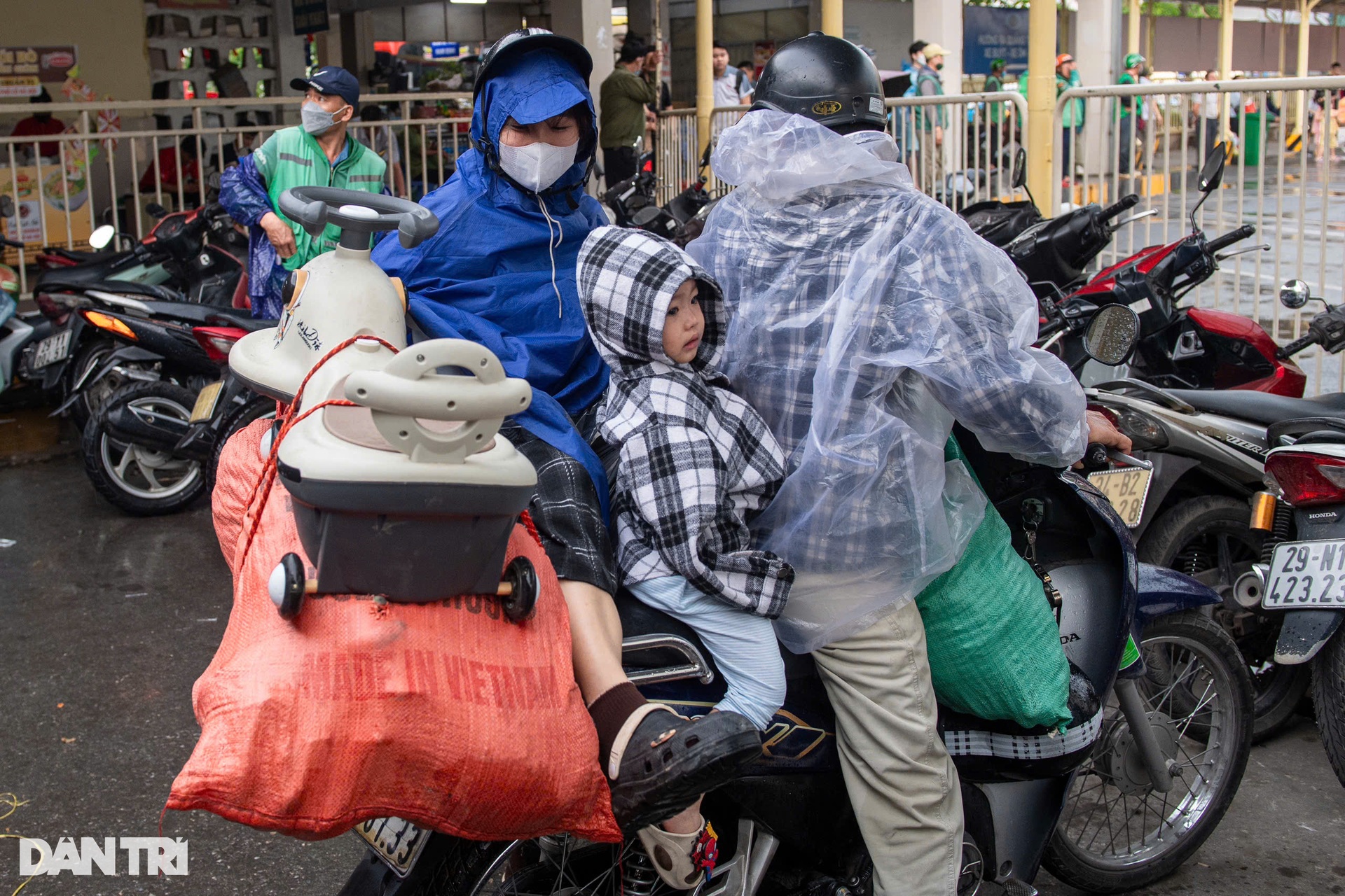 Giao thông Hà Nội không xảy ra ùn tắc trong ngày nghỉ lễ cuối cùng - 13 Giao thông Hà Nội không xảy ra ùn tắc trong ngày nghỉ lễ cuối cùng - 13