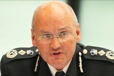 Giám đốc Sở cảnh sát London từ chức vì vụ nghe lén