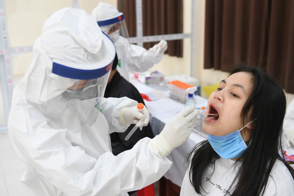 Nhìn lại 1 tháng Hà Nội nóng giữa sóng dịch Covid-19 thứ tư - 7 Nhìn lại 1 tháng Hà Nội nóng giữa sóng dịch Covid-19 thứ tư - 7