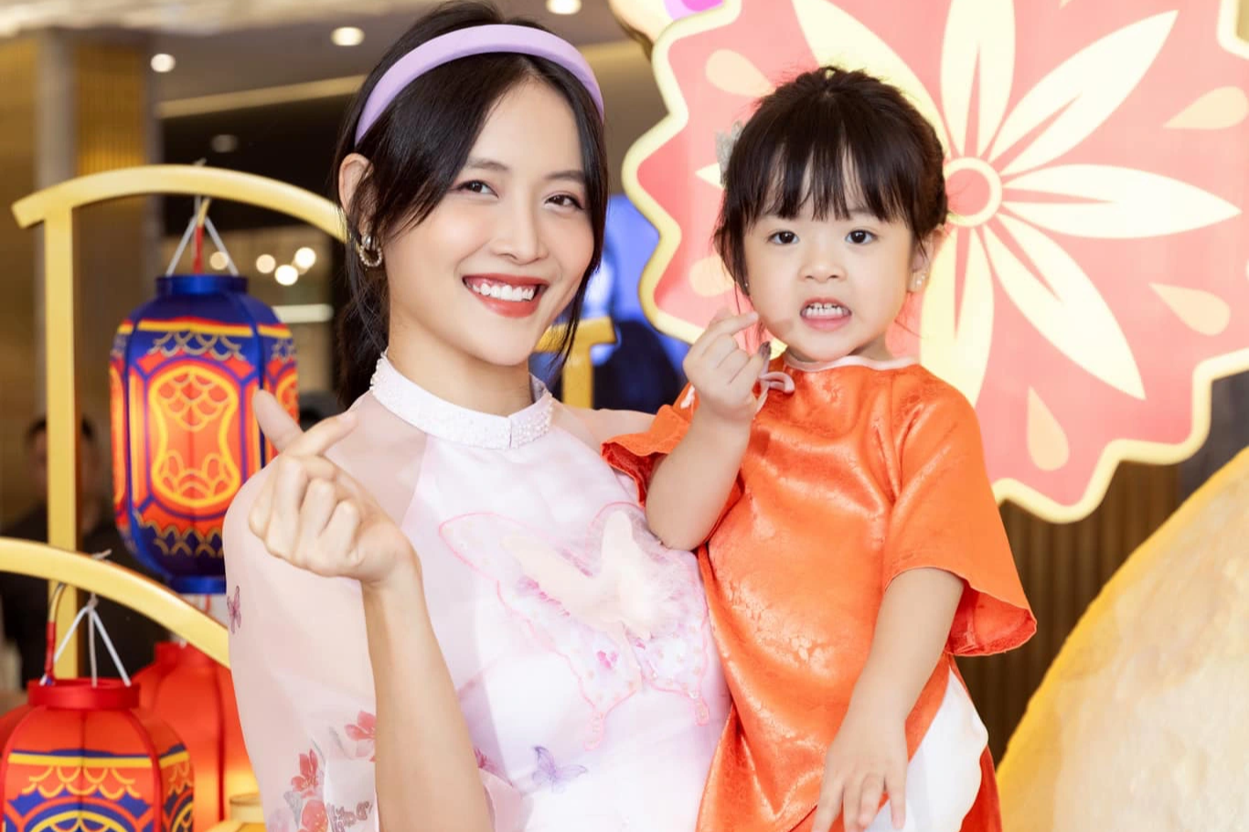 Á hậu chân dài 1,20m sắp sinh em bé thứ 2, được chồng đẹp trai cưng chiều - 3