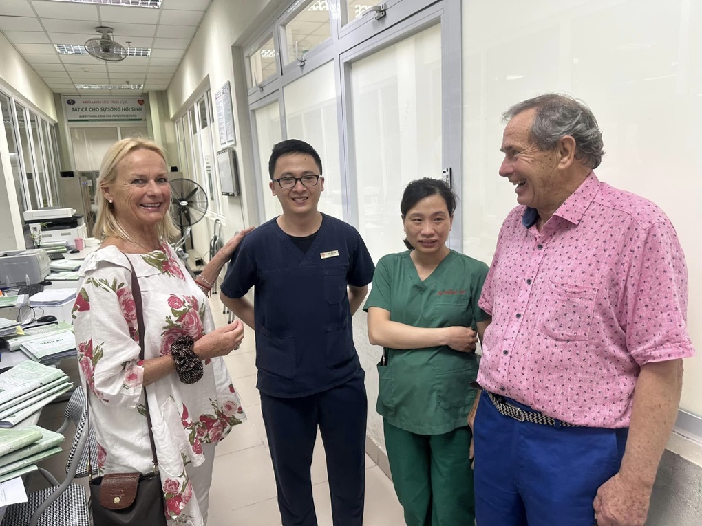 Vợ chồng cựu F0 người Anh: Bác sĩ Việt Nam quá phi thường! - 4 Vợ chồng cựu F0 người Anh: Bác sĩ Việt Nam quá phi thường! - 4