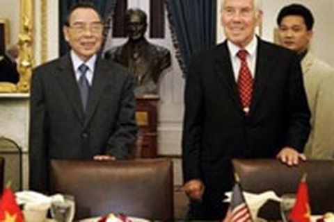 Thủ tướng Phan Văn Khải kết thúc chặng dừng chân ở Washington