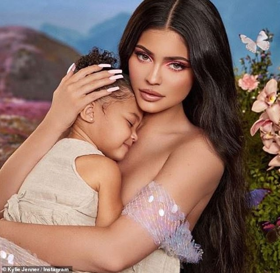 Kylie Jenner chuẩn bị cho sinh nhật xa hoa của con gái - 6 Kylie Jenner chuẩn bị cho sinh nhật xa hoa của con gái - 6