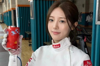 Nữ kiếm sĩ Hàn Quốc gây sốt tại ASIAD vì xinh đẹp hoàn hảo