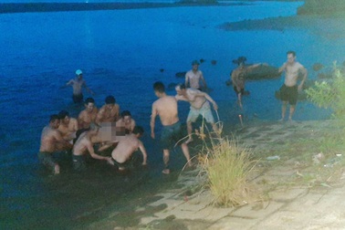 Ba học sinh đuối nước tử vong khi tắm sông