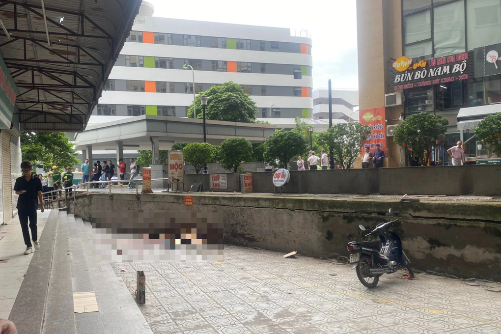 Người đàn ông rơi chung cư ở Hà Nội tử vong - 1 Người đàn ông rơi chung cư ở Hà Nội tử vong - 1