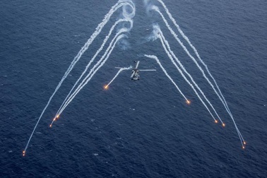 Tàu sân bay Mỹ phô diễn sức mạnh trên đường tới bán đảo Triều Tiên