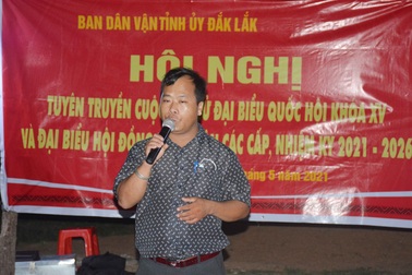 Tuyên truyền bầu cử bằng tiếng nói của đồng bào dân tộc thiểu số