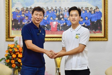 HLV Kim Sang Sik trả lời báo Dân trí sau chức vô địch U23 Đông Nam Á