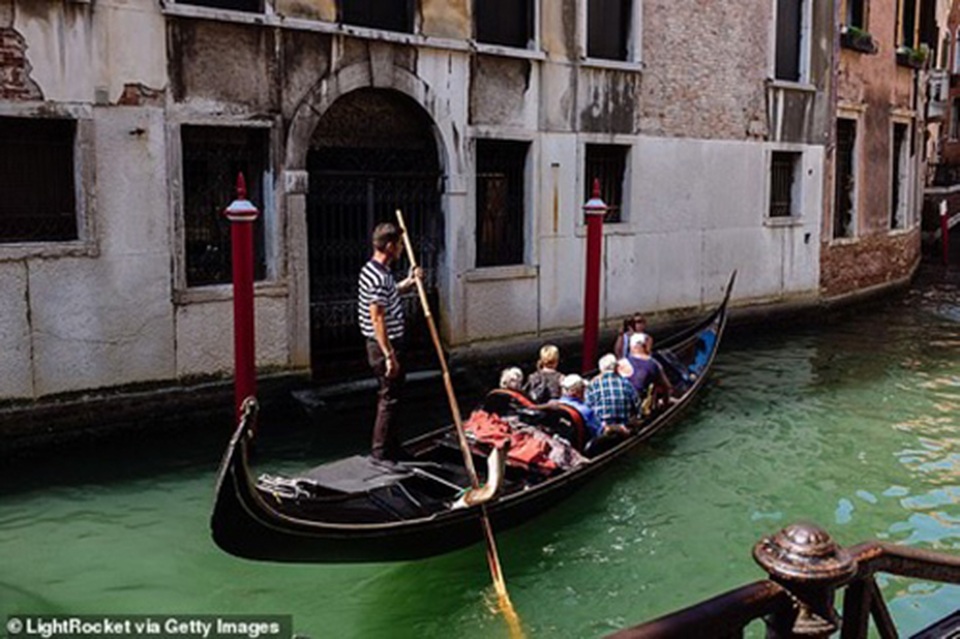 Venice giảm công suất thuyền Gondola vì tình trạng du khách “quá cân” - 4 Venice giảm công suất thuyền Gondola vì tình trạng du khách “quá cân” - 4