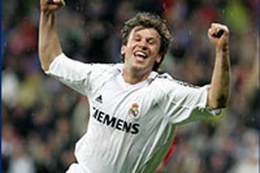 Real thắng trận derby, Barca vượt qua Depor