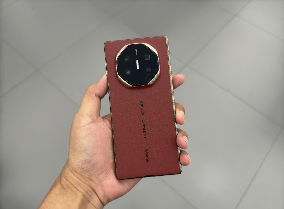 Trên tay smartphone màn hình gập ba của Huawei, giá từ 2.800 USD - 3 Trên tay smartphone màn hình gập ba của Huawei, giá từ 2.800 USD - 3