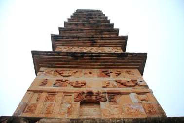 Cận cảnh bảo tháp đẹp nhất xứ Bắc, được xây bằng 13 nghìn gạch đất nung cổ