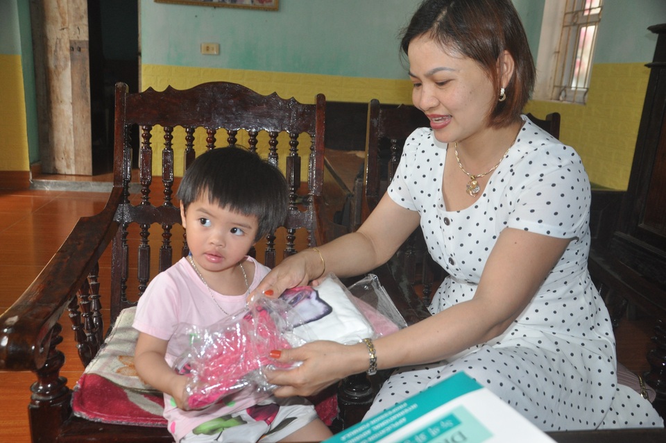 Bạn đọc Dân trí tiếp tục giúp đỡ người đàn ông sống thực vật số tiền lớn - 4 Bạn đọc Dân trí tiếp tục giúp đỡ người đàn ông sống thực vật số tiền lớn - 4