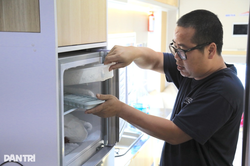 Người đàn ông Hà Nội chi cả tỷ đồng biến ô tô thành nhà di động - 4