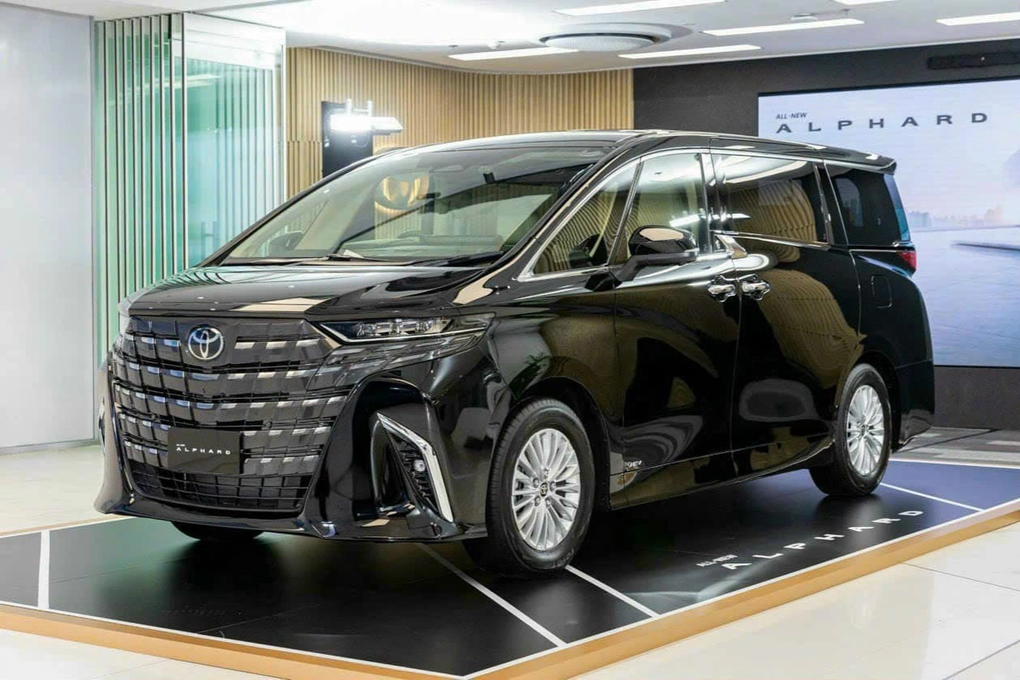 Toyota Alphard và loạt xe gầm cao mới sẽ ra mắt khách Việt trong tháng 11 - 7