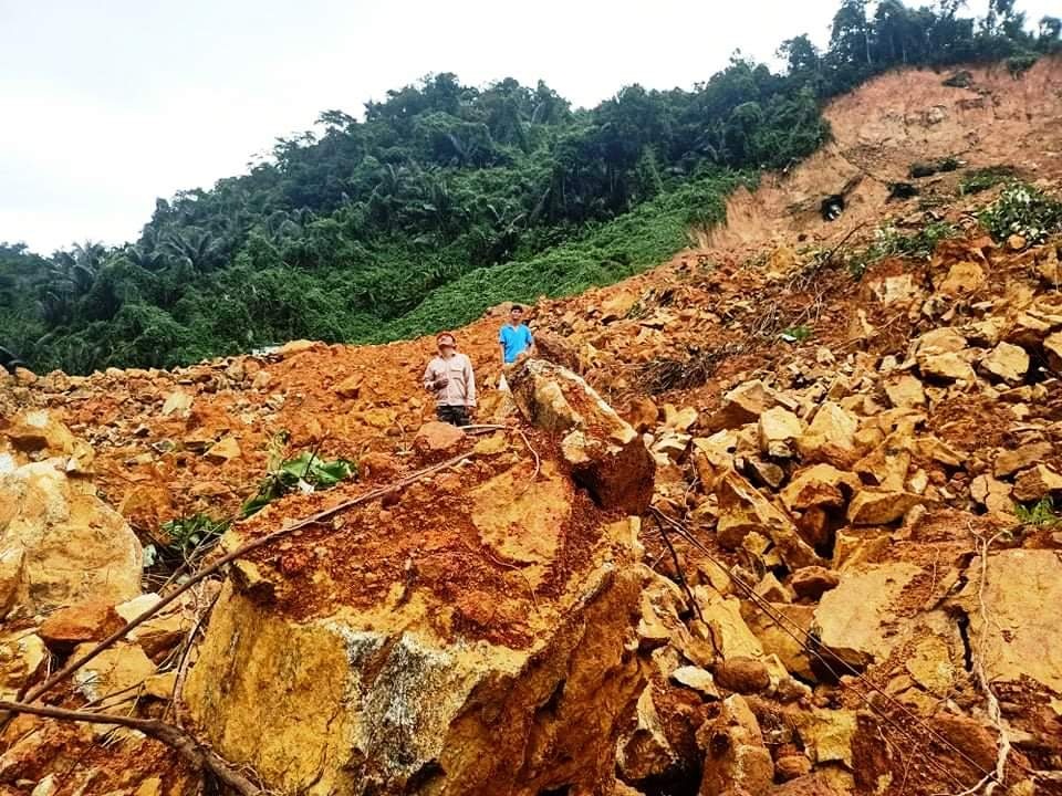 Công an tiếp cận thủy điện Rào Trăng 3, không còn dấu vết nhà điều hành - 11 Công an tiếp cận thủy điện Rào Trăng 3, không còn dấu vết nhà điều hành - 11