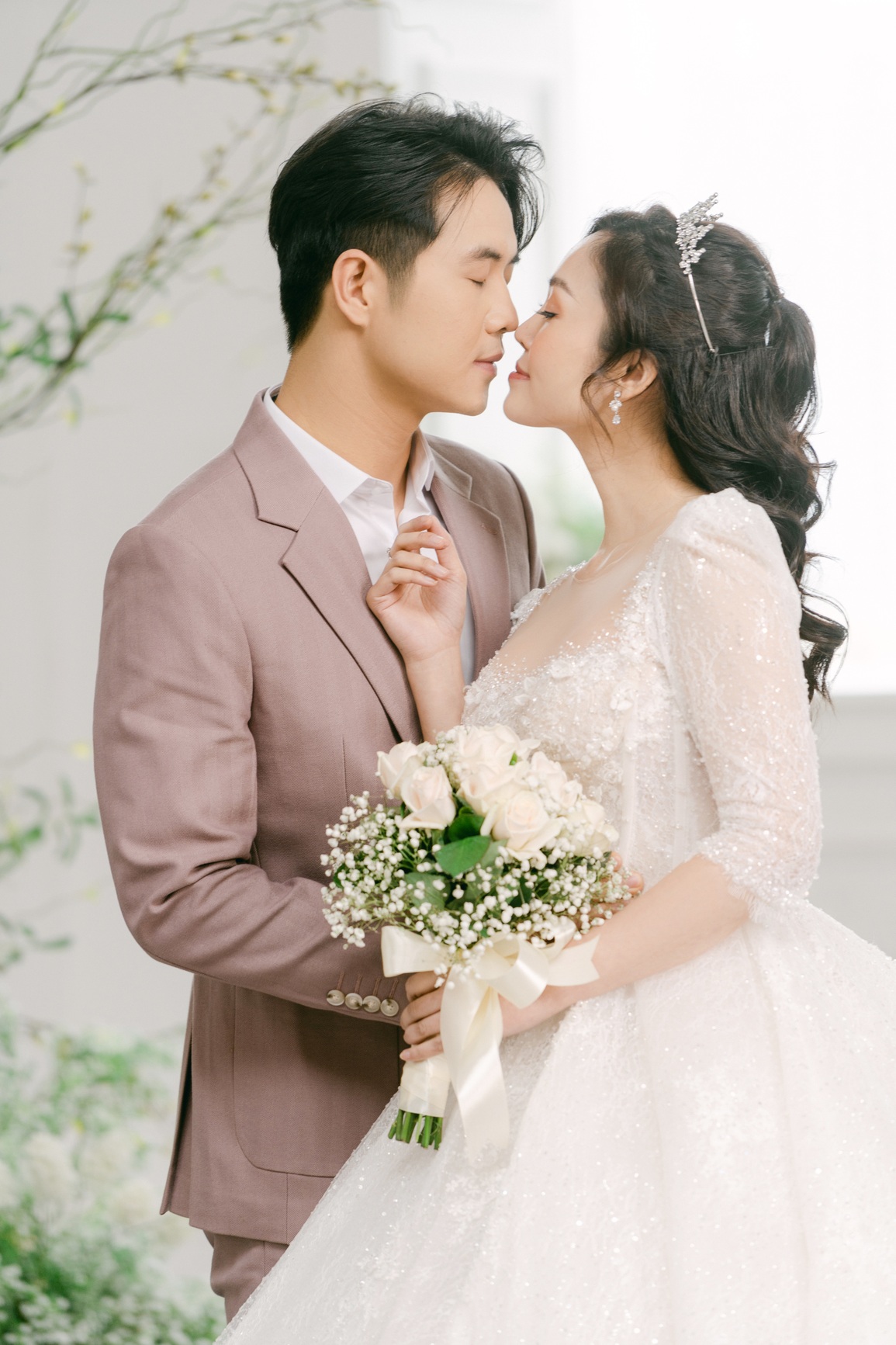 Dàn diễn viên Phố trong làng: Người kém vợ 5 tuổi, kẻ hơn bạn gái 11 tuổi - 6 Dàn diễn viên Phố trong làng: Người kém vợ 5 tuổi, kẻ hơn bạn gái 11 tuổi - 6