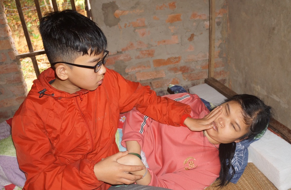 Xót xa cuộc sống cơ cực của người mẹ mù cầu xin ánh sáng cho con - 8 Xót xa cuộc sống cơ cực của người mẹ mù cầu xin ánh sáng cho con - 8