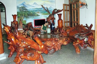 Ngắm bộ bàn ghế có một không hai ở đất Thành Sen