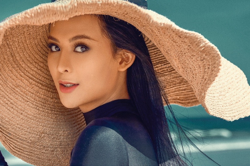 Người đẹp Hoa hậu Hoàn vũ Việt Nam tung bộ ảnh áo tắm cùng con gái nhỏ - 4 Người đẹp Hoa hậu Hoàn vũ Việt Nam tung bộ ảnh áo tắm cùng con gái nhỏ - 4