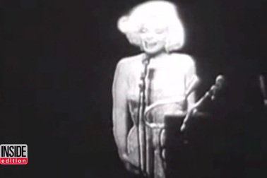 Chiếc váy Marilyn Monroe mặc khi hát “Happy Birthday Mr President” được đem bán đấu giá