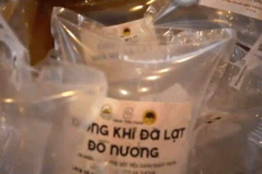 Không khí nhà ma, nước mưa Đà Lạt bán giá 10.000 đồng: Khách mua vì tò mò
