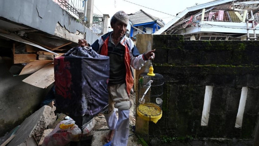 Indonesia chạy đua tìm người sống sót sau động đất kinh hoàng - 9 Indonesia chạy đua tìm người sống sót sau động đất kinh hoàng - 9