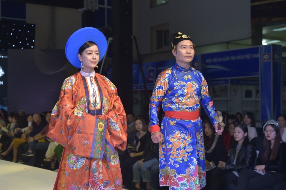 NSND Hoàng Cúc, Thu Hà, Chiều Xuân trình diễn cổ phục thời Nguyễn - 14 NSND Hoàng Cúc, Thu Hà, Chiều Xuân trình diễn cổ phục thời Nguyễn - 14