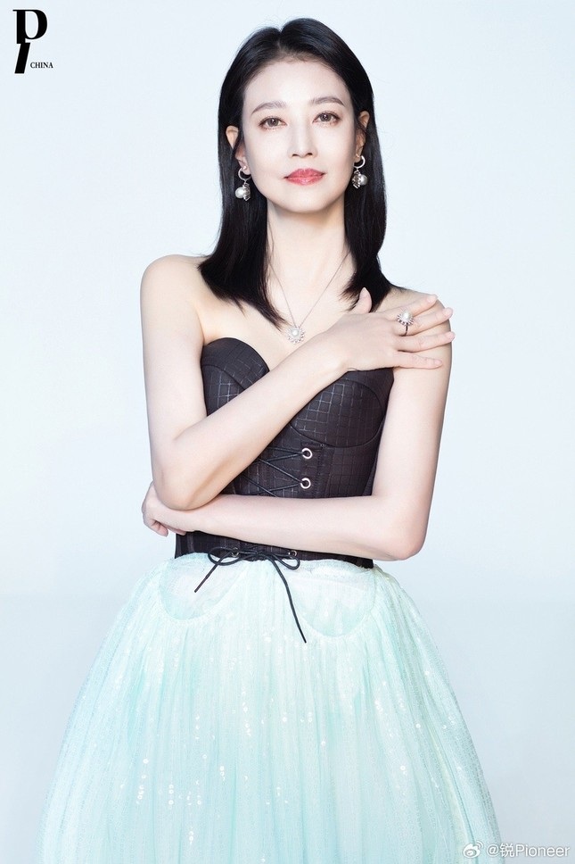 周智若を演じた周海美は、最後の写真で輝いていた - 1 Chu Chỉ Nhược Châu Hải My đẹp rạng ngời trong bộ ảnh cuối đời - 1