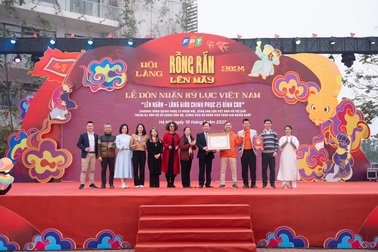 Khối Giáo dục FPT lan tỏa văn hóa doanh nghiệp qua kỷ lục Việt Nam về leo núi