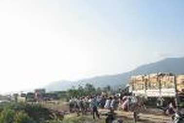 Xe tải tông nhau trên cầu, quốc lộ 1A tắc nghẽn nhiều giờ