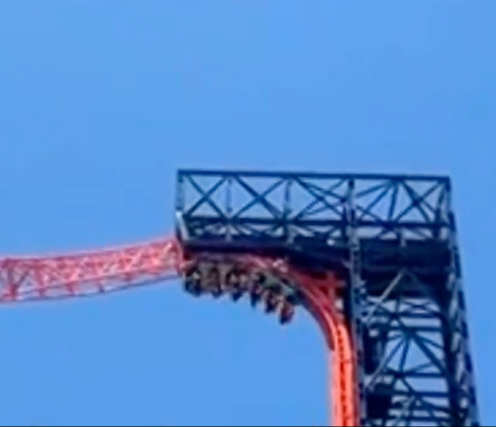 Riesenrad verliert Strom, Passagiere geraten in Panik, als sie Dutzende Meter weit in der Luft hängen - 2 Đu quay mất điện, hành khách hoảng sợ vì bị treo lơ lửng hàng chục mét - 2