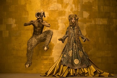 Kinh ngạc tác phẩm của danh hoạ Gustav Klimt tái hiện bằng người mẫu thật