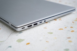Đánh giá Asus Vivobook S14: Hiệu năng mạnh, pin tốt, màn hình cần cải thiện - 11