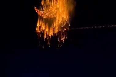 Mãn nhãn với những màn trình diễn ánh sáng kết hợp giữa drone và pháo hoa