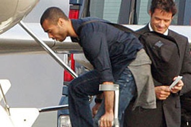 Ashley Cole dùng “khổ nhục kế” với Cheryl