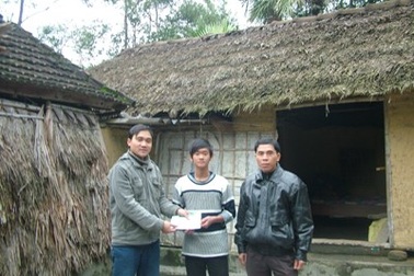 10,5 triệu đồng đến với 3 anh em mồ côi  