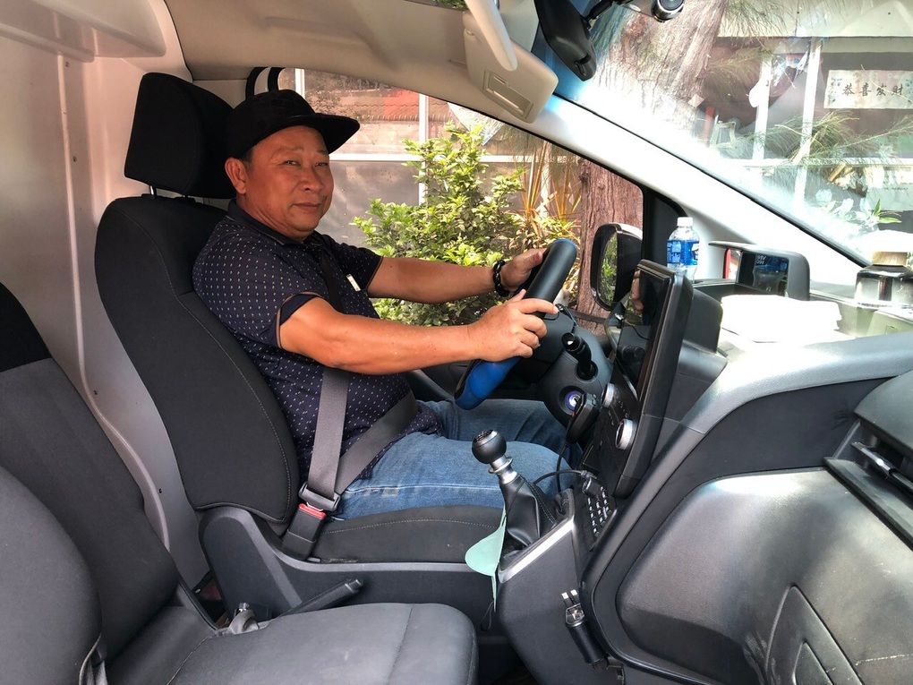 Chủ khu du lịch ở Lâm Đồng cứu nhiều người trong vụ lật xe khách - 1 Chủ khu du lịch ở Lâm Đồng cứu nhiều người trong vụ lật xe khách - 1